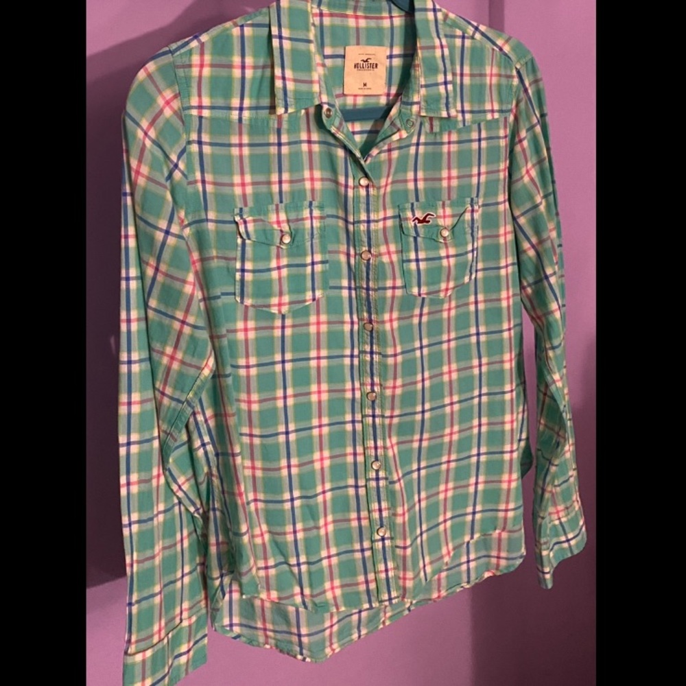 PLAID HOLLISTER BUTTON DOWN